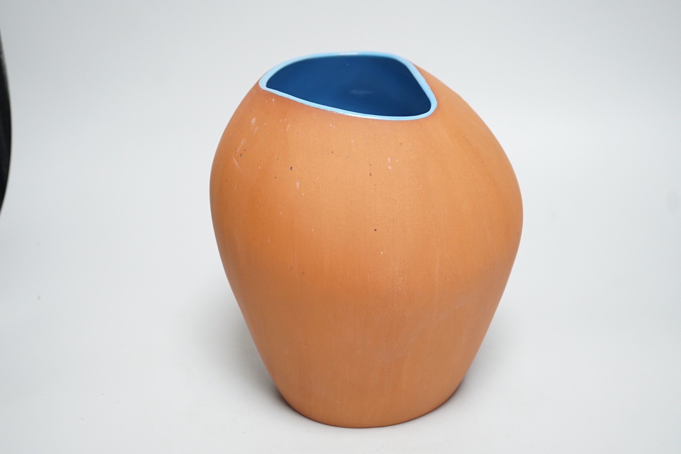 Heather McCartney, a pottery tulip vase, 21cm